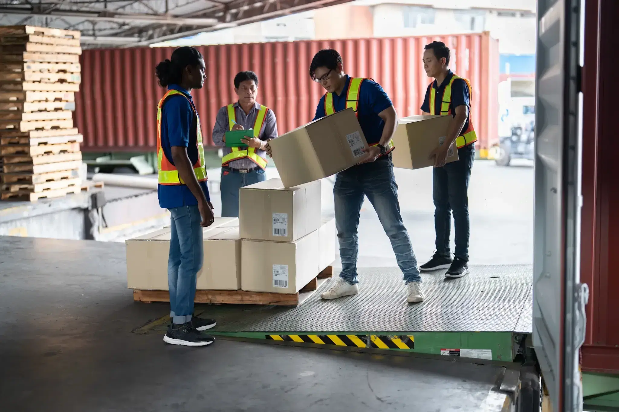 Transloading & Cross-Docking service image
